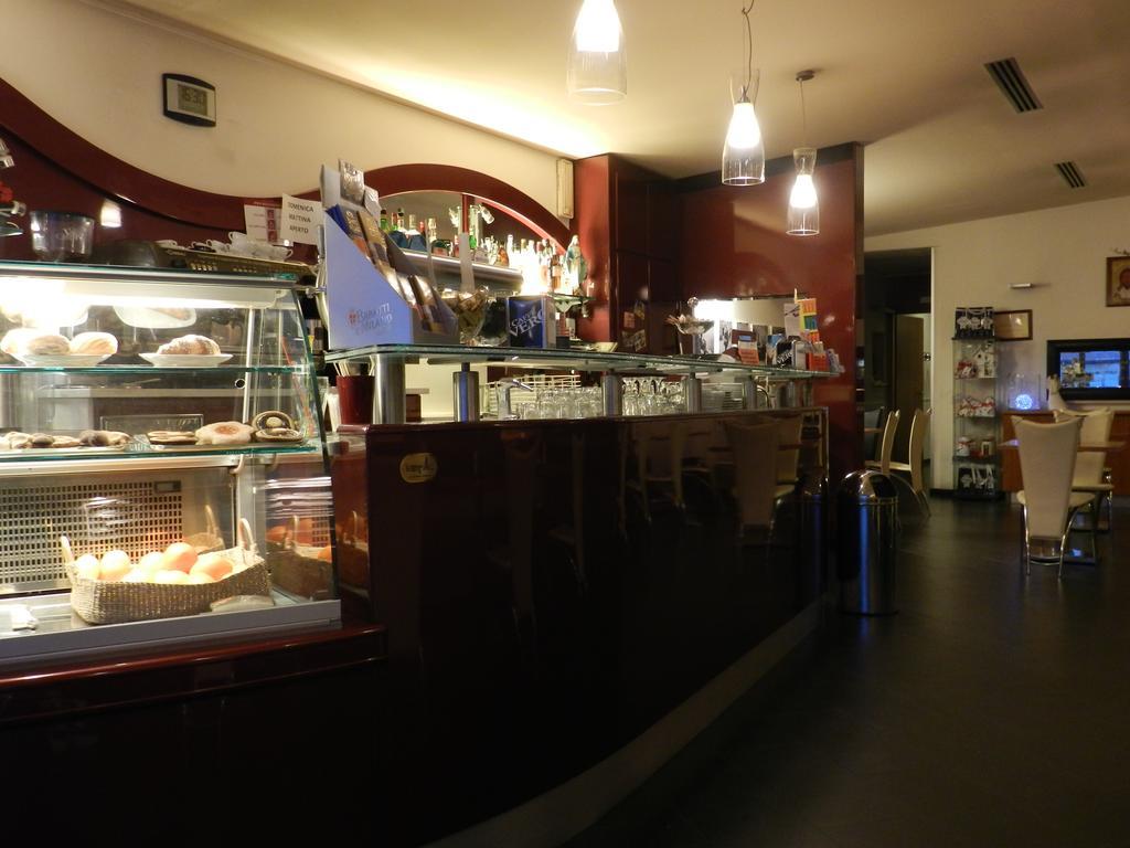 Locanda Trattoria Caffe Cavour تْشيتاديلاّ المظهر الخارجي الصورة