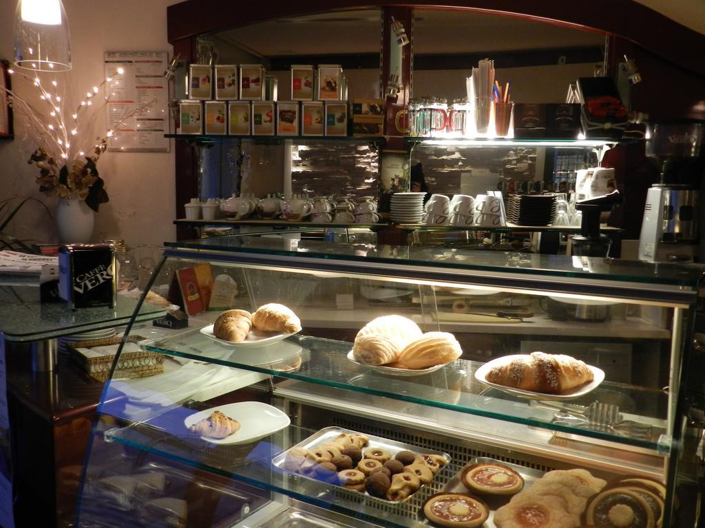 Locanda Trattoria Caffe Cavour تْشيتاديلاّ المظهر الخارجي الصورة