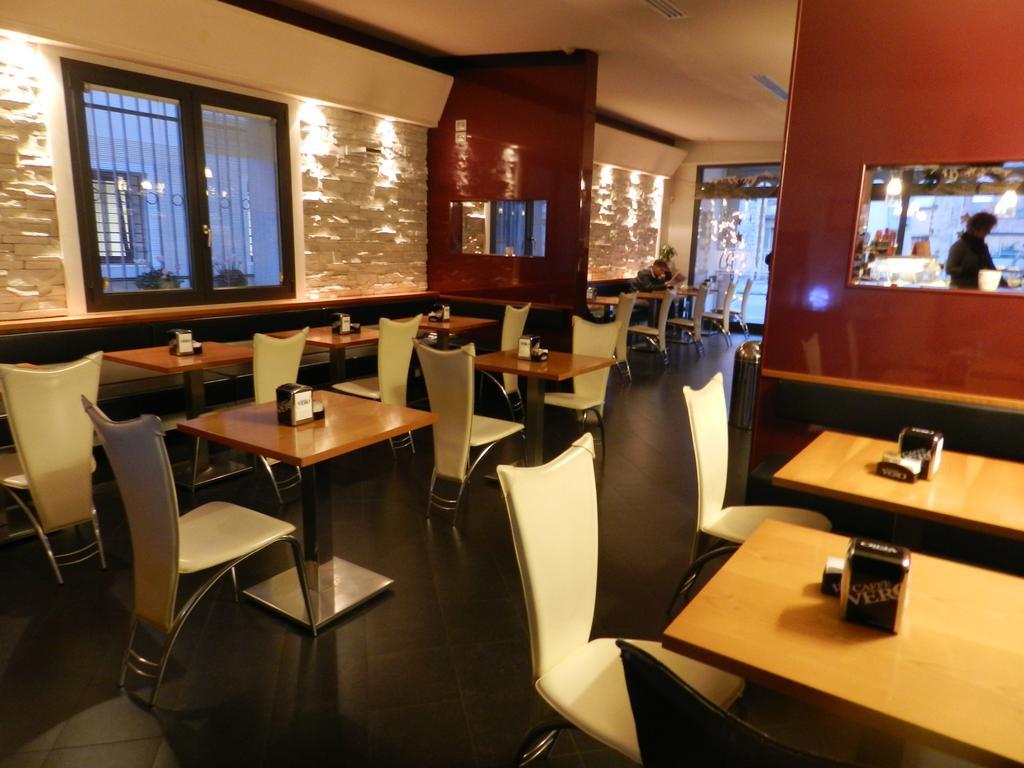 Locanda Trattoria Caffe Cavour تْشيتاديلاّ المظهر الخارجي الصورة