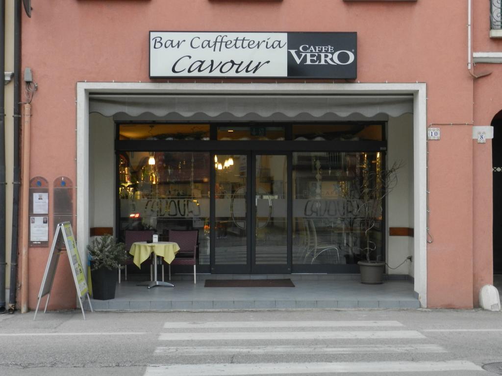 Locanda Trattoria Caffe Cavour تْشيتاديلاّ المظهر الخارجي الصورة