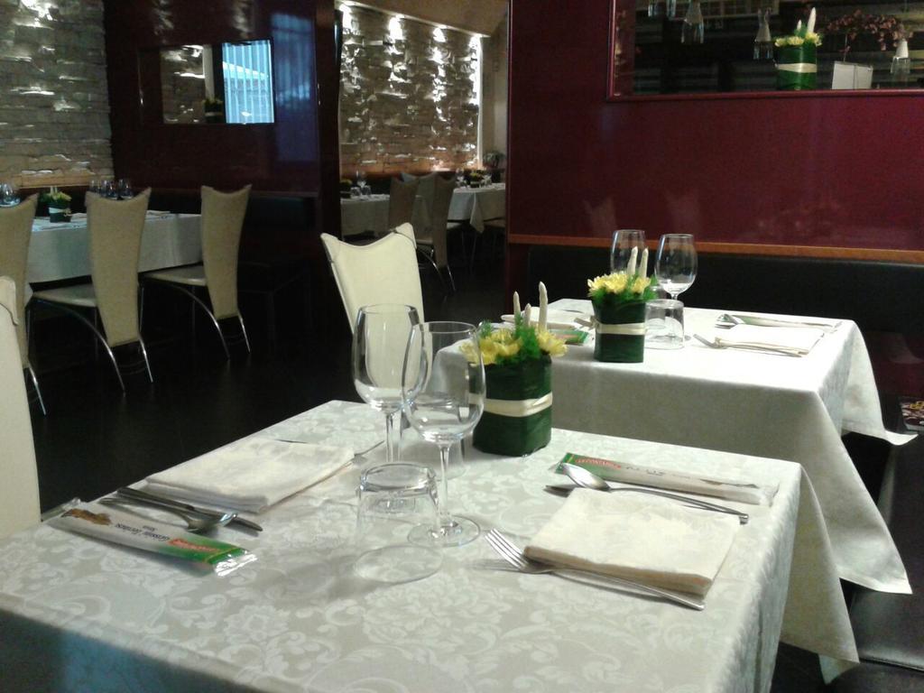 Locanda Trattoria Caffe Cavour تْشيتاديلاّ المظهر الخارجي الصورة